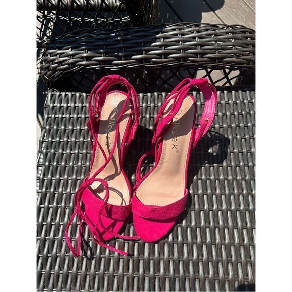 Faux velvet lace up chunky heel fuchsia color size 9 - Picture 9 of 11